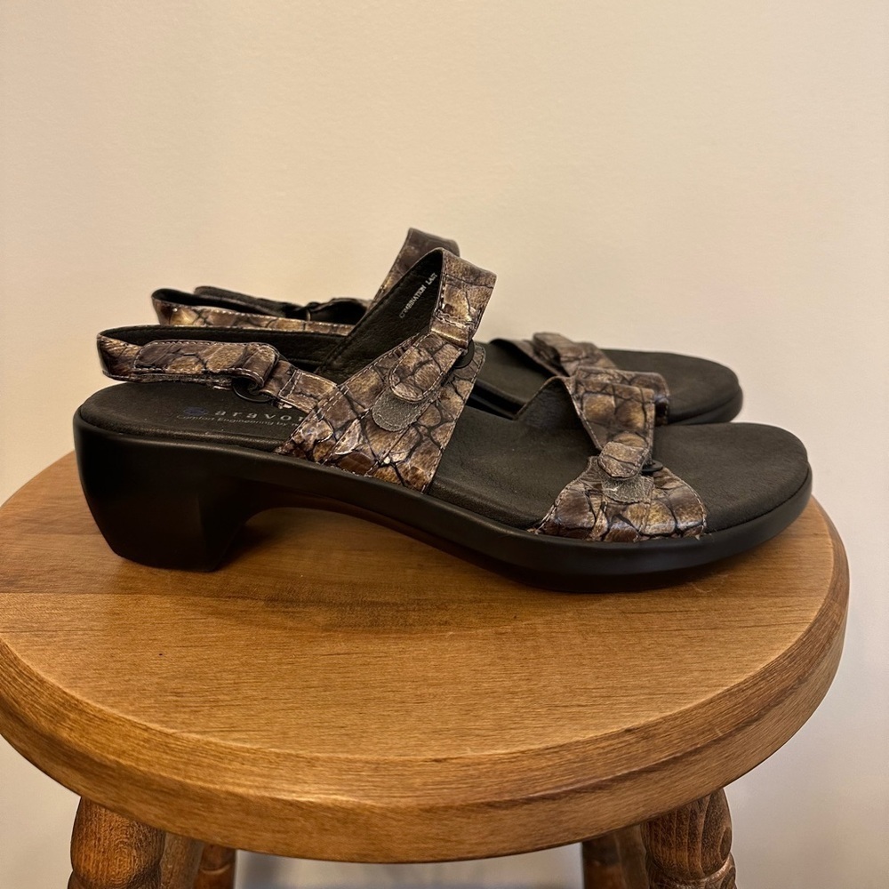 Aravon Sandals Womens Size 11 B Style WSP02GC Brown Black Snake Skin New Balance - Picture 2 of 13